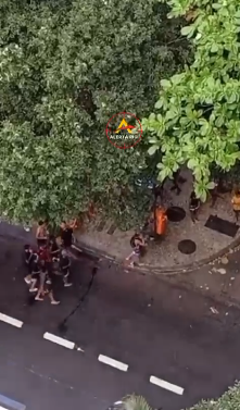 Flagrante de assalto em Copacabana. Vítima foi até agredida. VIDEO