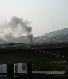 Mulher foi baleada em confronto no Complexo da Penha (CV). VIDEOS