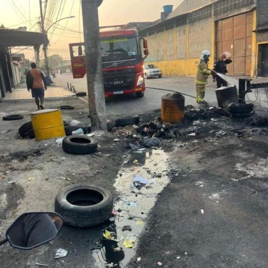 Operação policial com tiros e barricadas causa transtornos a moradores na Vila Aliança e Senador Camará, áreas do TCP. VIDEO