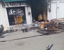 Milicianos incendiaram loja de trabalhador em Seropédica. VIDEO