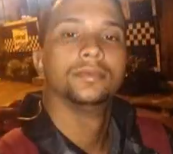 Morador da Cidade de Deus (CV) foi morto em Jacarepaguá após milicianos verem uma foto de uma arma de gel em seu celular e pensarem que era um fuzil de verdade