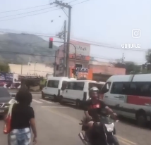 Motoristas de vans pararam de circular em Bangu por causa de ameaças da milícia. VIDEO