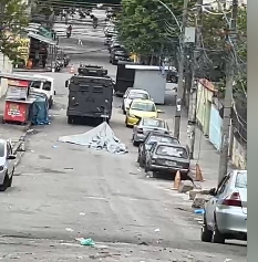 Intenso tiroteio foi registrado no Complexo do Lins (CV). VIDEOS