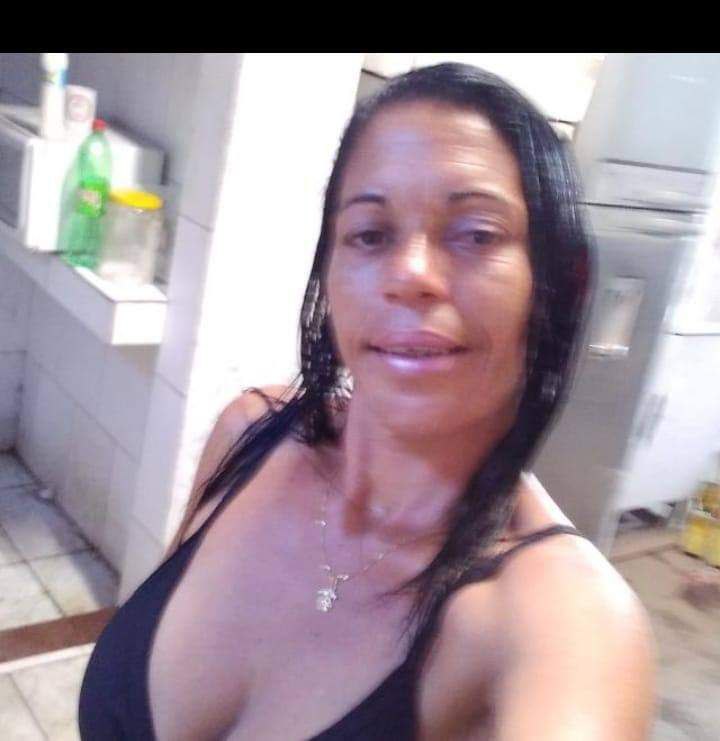 Mulher foi morta com tiros de fuzil em Seropédica meses depois de ter casa incendiada