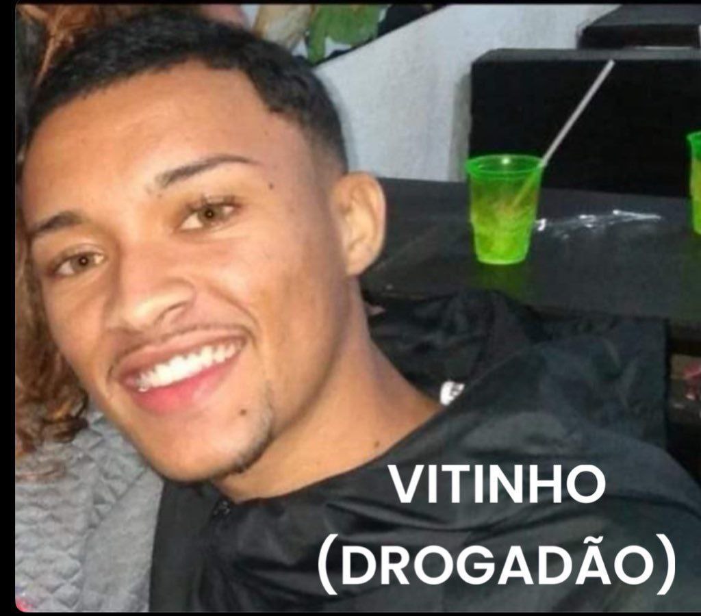 Em áudio, miliciano de Seropédica que foi morto hoje pela PM fez ameaças a mototaxistas. “Se eu ver moto sem colete, vou botar fogo”. Por causa disso, mulher morreu. OUÇA