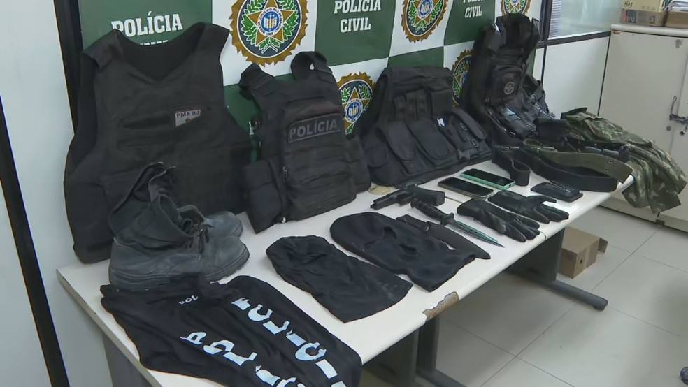 Milícia usava coletes falsos da PM em Belford Roxo. Bandidos controlavam condomínio